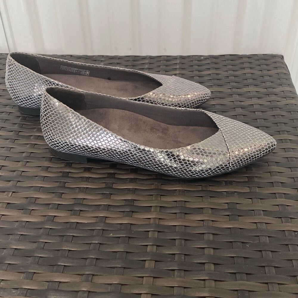 Vionic Caballo ballet flats in snake, print women’s size 8 - Picture 4 of 5